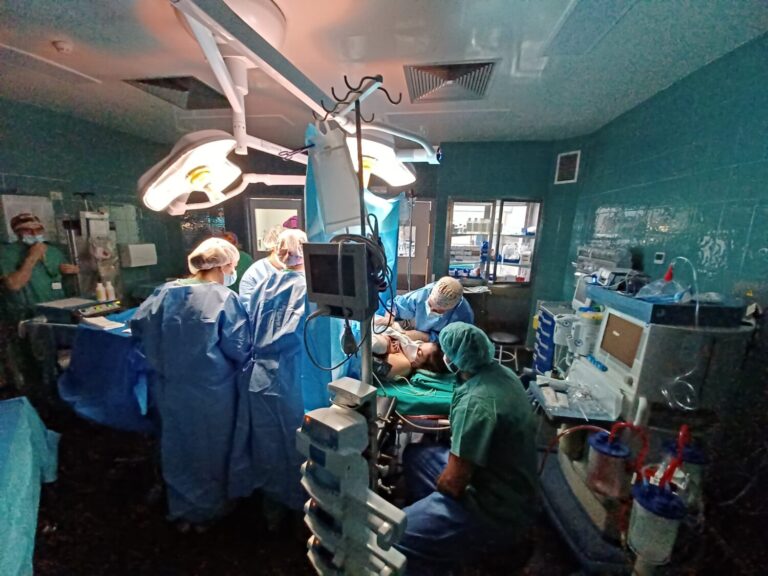 Canarias, comunidad donde más se espera por una consulta y la cuarta por una operación