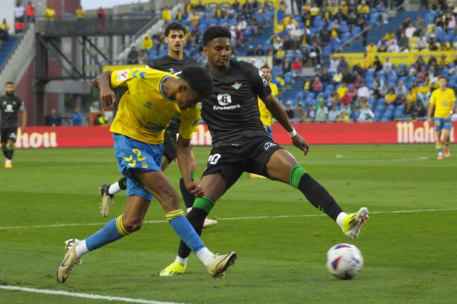 La UD Las Palmas logra un empate insuficiente ante el Betis (2-2)