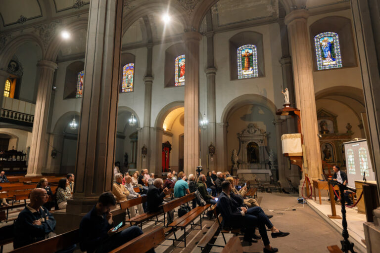 Restauradas las históricas vidrieras del Santuario de Santiago de los Caballeros