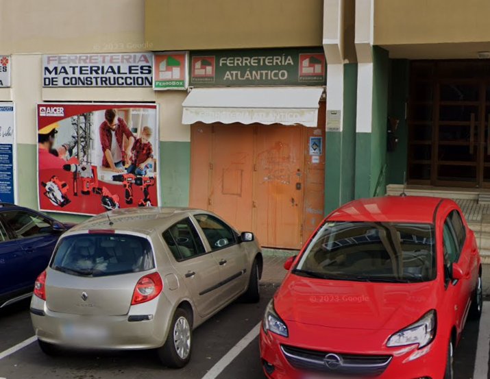 Evacúan un edificio de ocho plantas por un incendio en La Feria, en Las Palmas de Gran Canaria