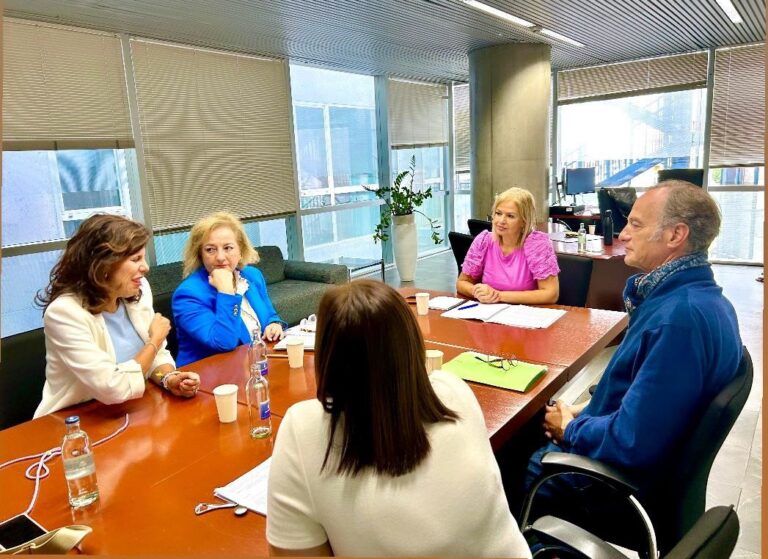 El Gobierno de Canarias y el comité de empresa del IML de Las Palmas abordan las necesidades de personal