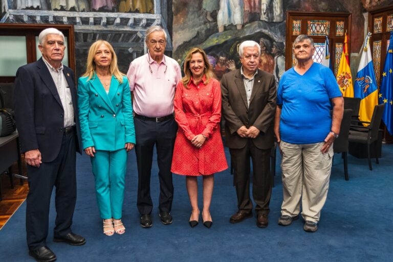 Tenerife recibe a sus Premios Canarias y Medallas de Oro