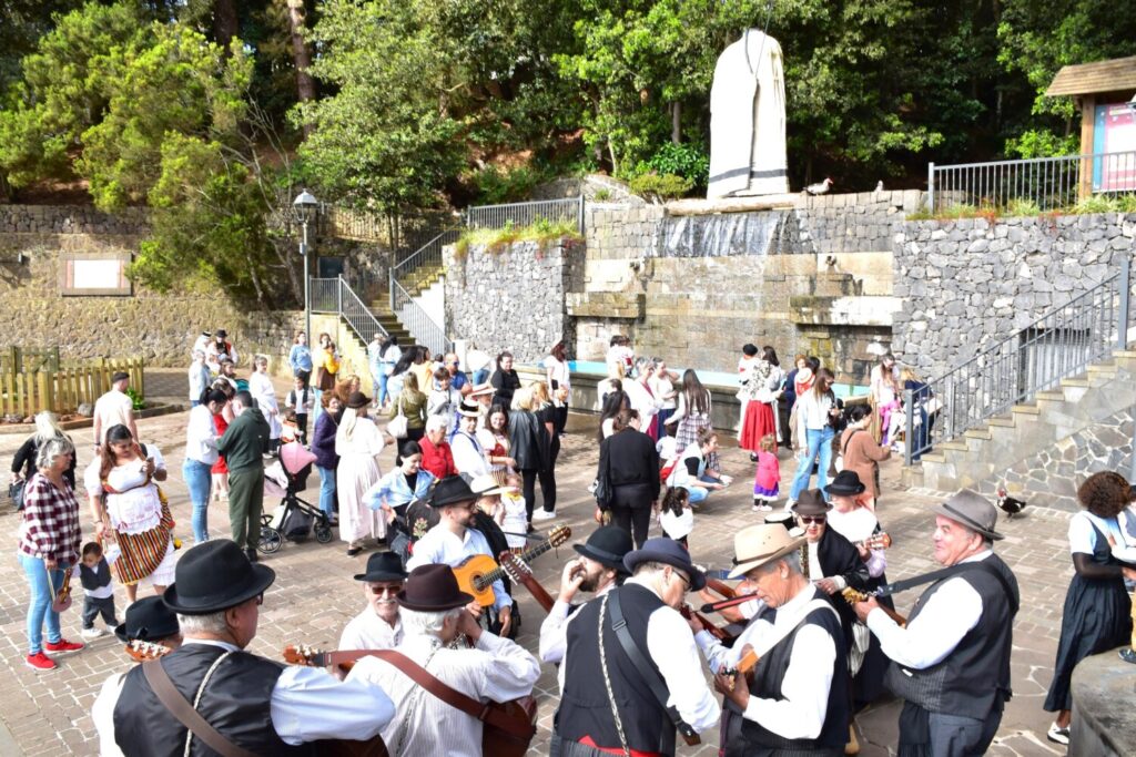 Los escolares de El Rosario celebraron el Día de Canarias con un paseo romero