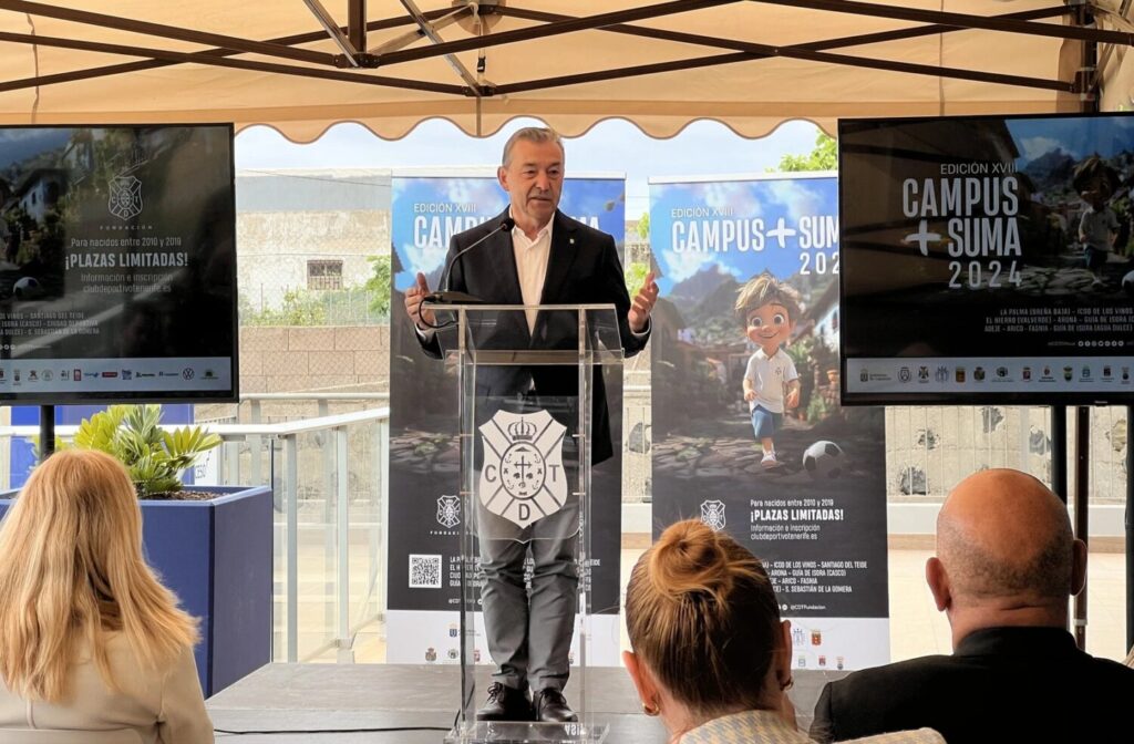 El presidente del CD Tenerife, Paulino Rivero, en el Campus Suma. Imagen CD Tenerife