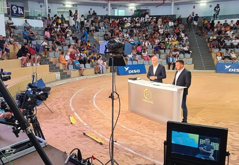 ‘Terrero y gloria’ ofrece este fin de semana la primera luchada oficial fuera de las Islas