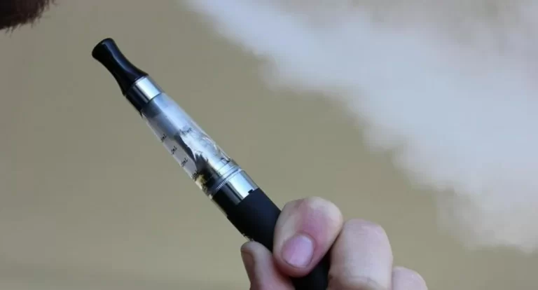 Hacienda mantiene el nuevo impuesto a los cigarrillos electrónicos a partir del 1 de abril