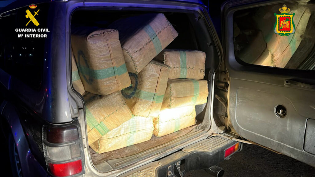 Alijo de hachís interceptado por la Guardia Civil en Granadilla de Abona. Imagen Guardia Civil