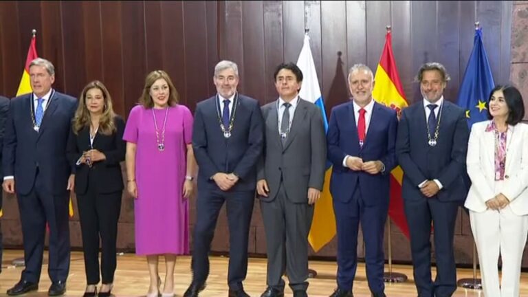 El Gobierno canario entrega el Collar de la Orden “Islas Canarias”