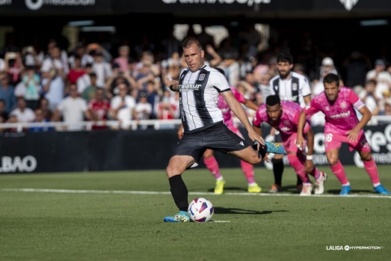 2-0. El Tenerife cae en Cartagena y se despide de sus opciones de playoffs
