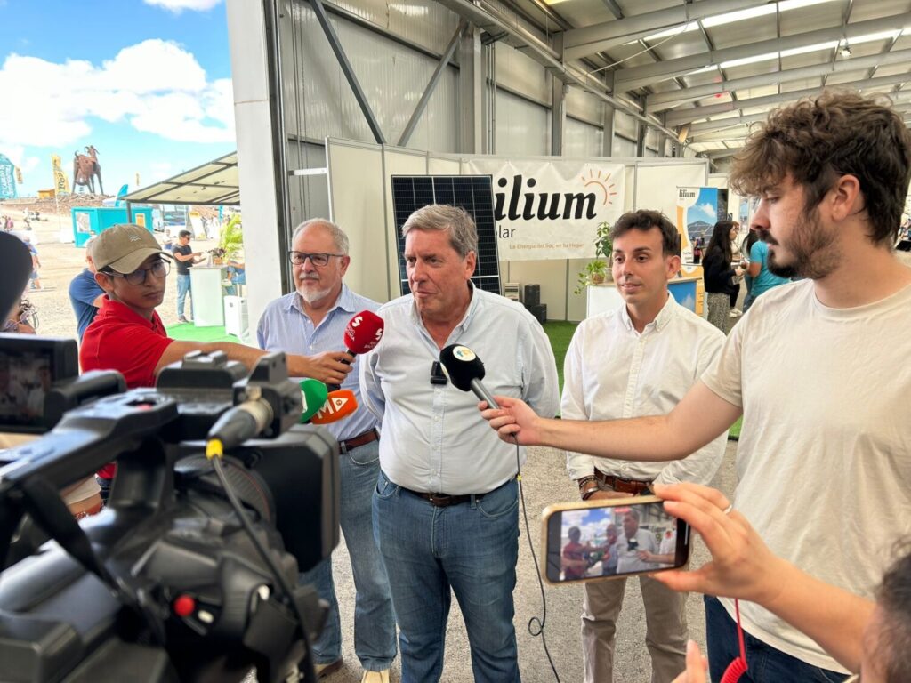 Gabriel Mato, candidato del PP al Parlamento Europeo 2024 en su visita a FEAGA en Fuerteventura / Partido Popular