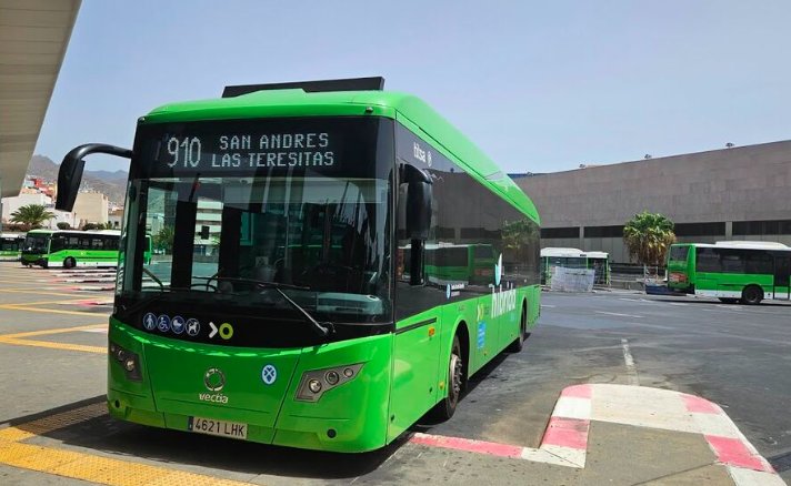 guagua de Titsa 910 Las Teresitas