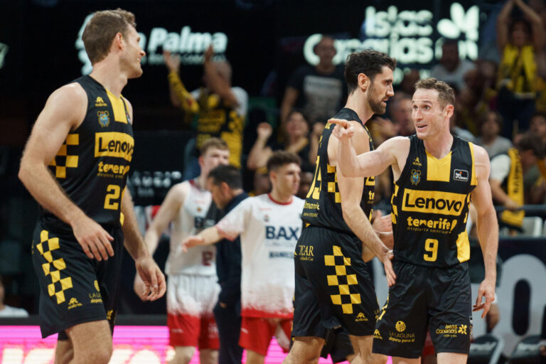 84-80. El Lenovo Tenerife gana al Manresa y se enfrentará al Barça en el playoff