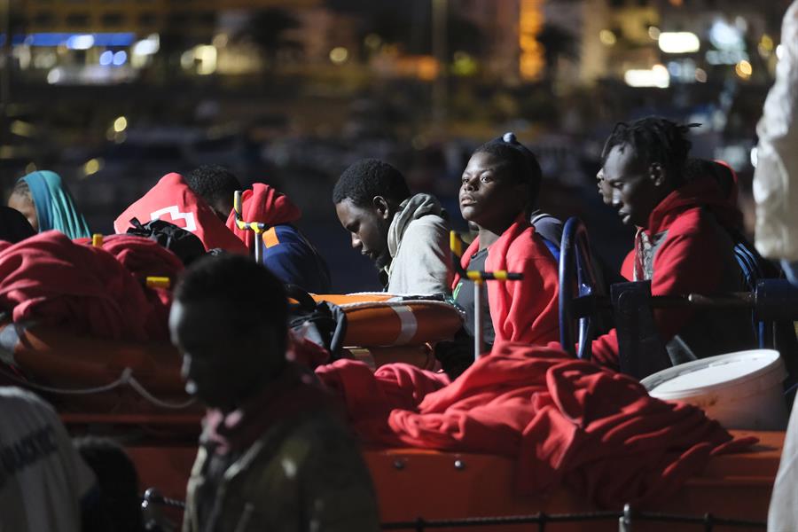 Grupo de migrantes llegados a Gran Canaria. Imagen EFE
