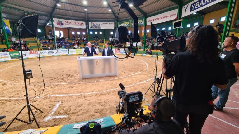 El programa de lucha canaria ‘Terrero y gloria’ se traslada a Fuerteventura