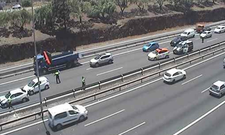 Accidente en la TF-5 a la altura de La Laguna, dirección Santa Cruz de Tenerife. Imagen: 1-1-2 Canarias
