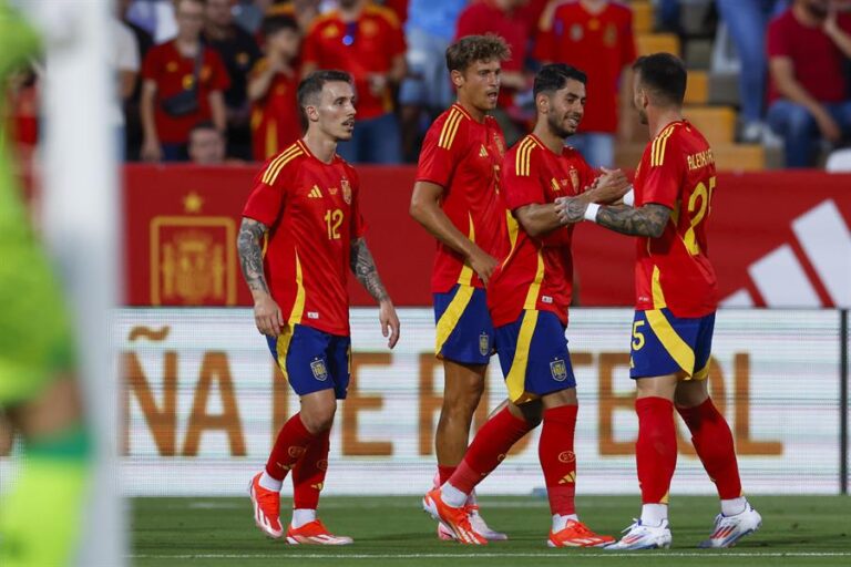 El canario Ayoze, con un gran debut en la selección, pide plaza para la Eurocopa