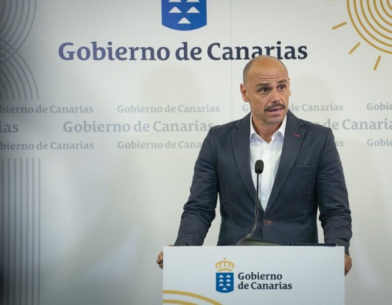 Defensa rechaza la solicitud de Canarias para habilitar instalaciones para menores migrantes
