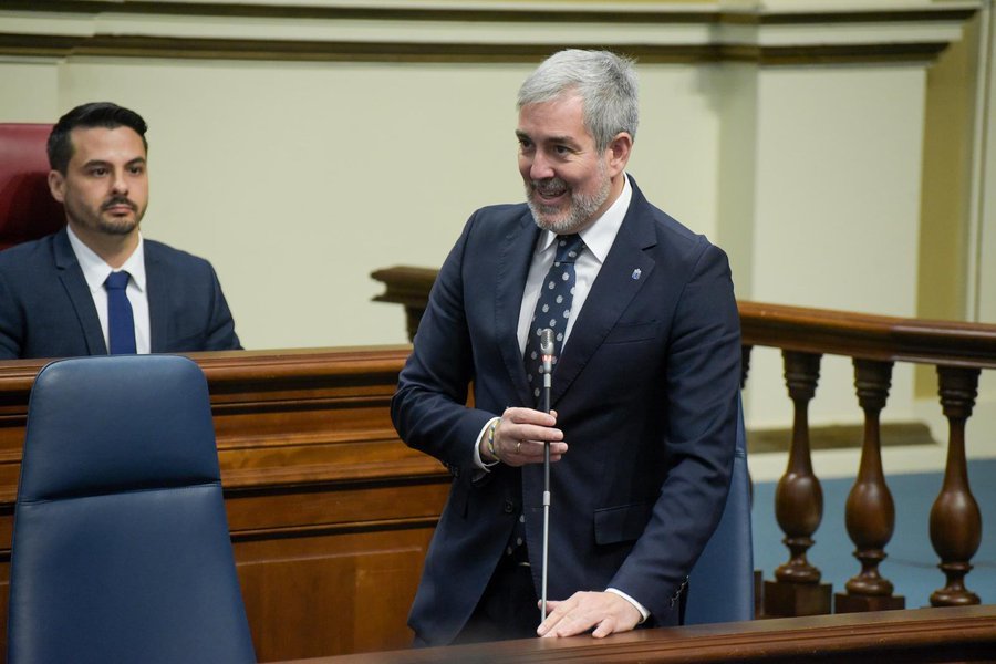 Clavijo habla de la quiebra de FTI en el Parlamento. Imagen: El presidente de Canarias, Fernando Clavijo, en el Parlamento de Canarias este lunes en sesión plenaria. Presidencia del Gobierno