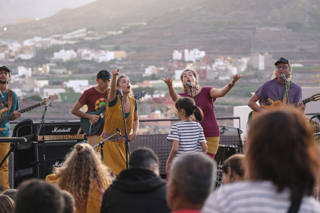 Cueva Pintada da la bienvenida al verano con un concierto familiar gratuito de la mano del grupo ‘Jarea’ y Arístides Moreno