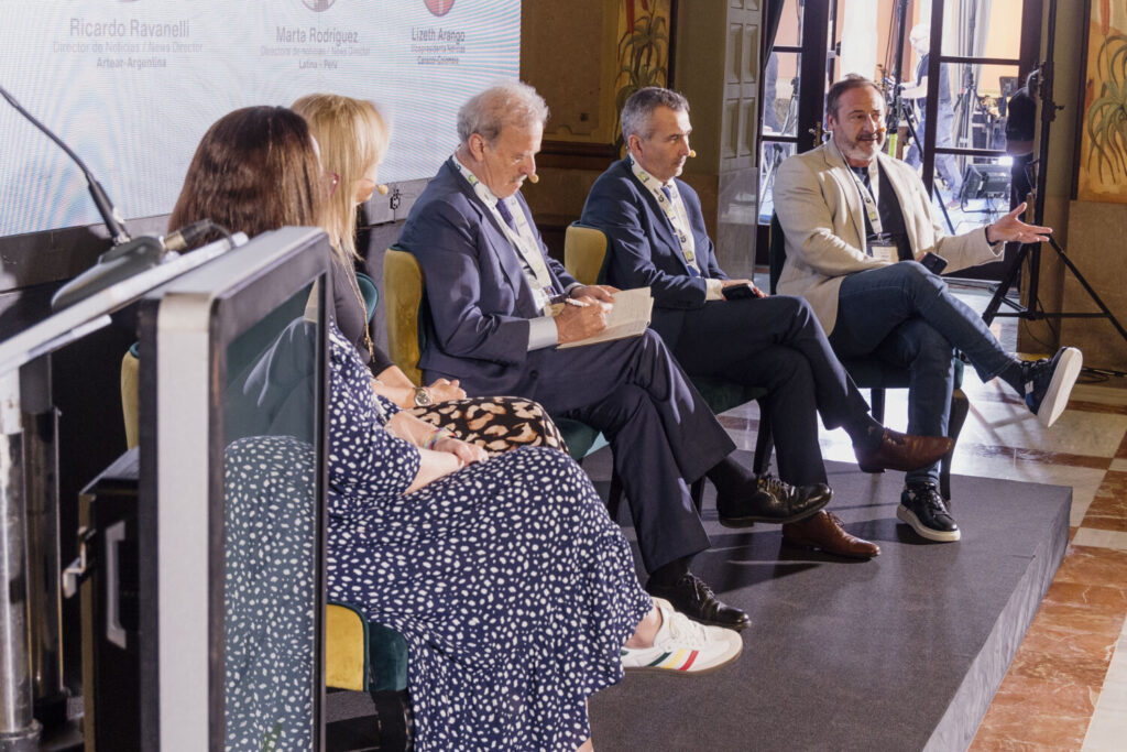 El desafío de la inmediatez y la información contrastada en el futuro de la televisión han centrado el primer debate de la Cumbre de la AIL.