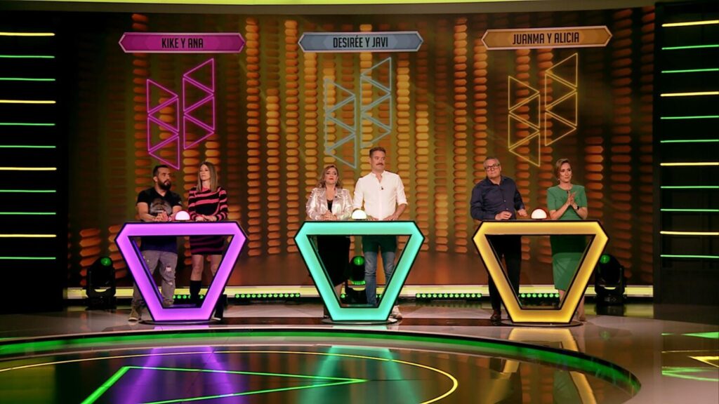 Fotografía con los concursantes de este jueves en Hit List: De izquierda a derecha: Kike Pérez y Ana Trabadelo; Desiré Hdz y Javi López; JM Bethencourt y Alicia Suárez.