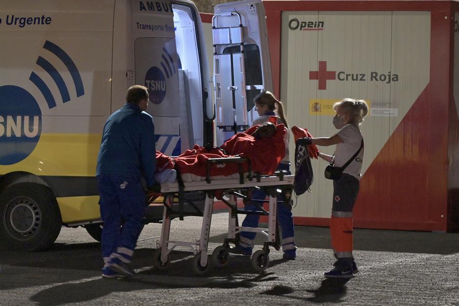 464 migrantes rescatados, un parto a bordo y una decena de desaparecidos en la ruta canaria