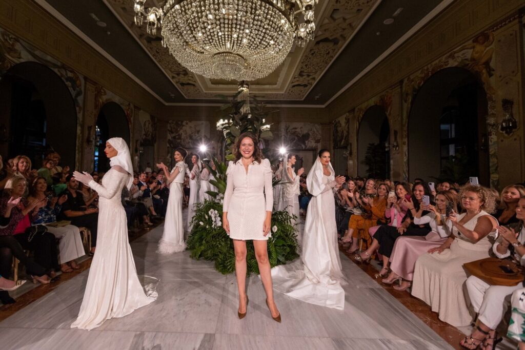 Materiales reciclados y tejidos 3D para inaugurar la pasarela Bridal de Gran Canaria Moda CálidaImagen de Ogadenia con su colección "Ogadenia Couture 2025. Foto del Cabildo de Gran Canaria 