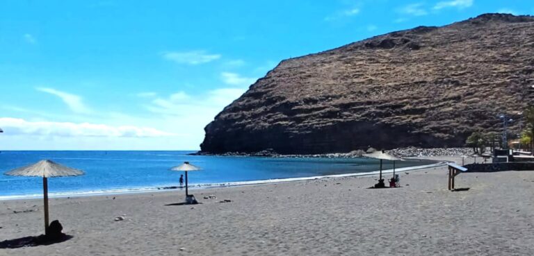 El Ayuntamiento de San Sebastián presenta el servicio de asistencia al baño adaptado para este verano