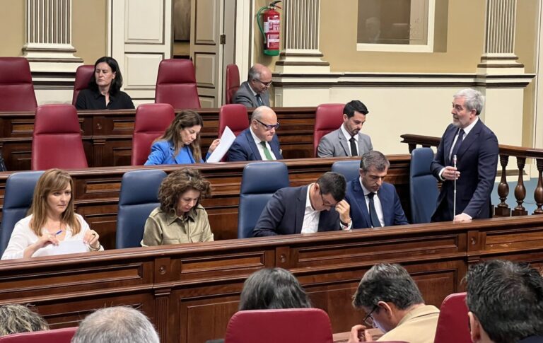 Pleno del Parlamento: Clavijo dice que el Gobierno estudia medidas por la quiebra de FTI. Cifran en 4 millones su impacto