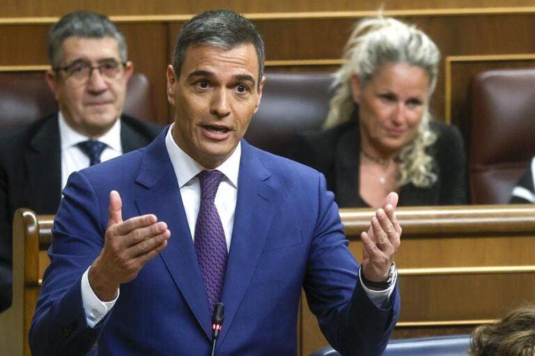 Sánchez dice a Feijóo que las elecciones serán en 2027