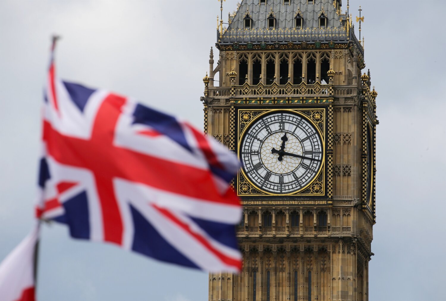 La nueva ley de asilo británica prevé que los migrantes devuelvan más de 10.000 euros tras encontrar trabajo
