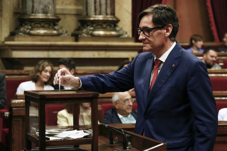 PSC y ERC inician las negociaciones para una investidura de Illa