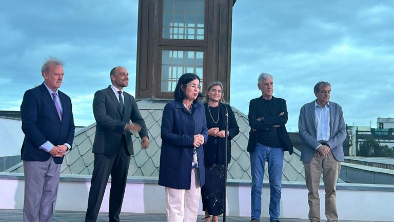 La alcaldesa Carolina Darias recibe a los miembros de la Alianza Informativa Latinoamericana