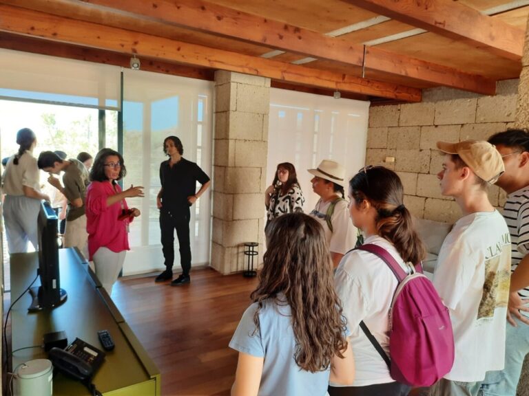 Estudiantes de Arquitectura de la ULPGC visitan las casas bioclimáticas del ITER