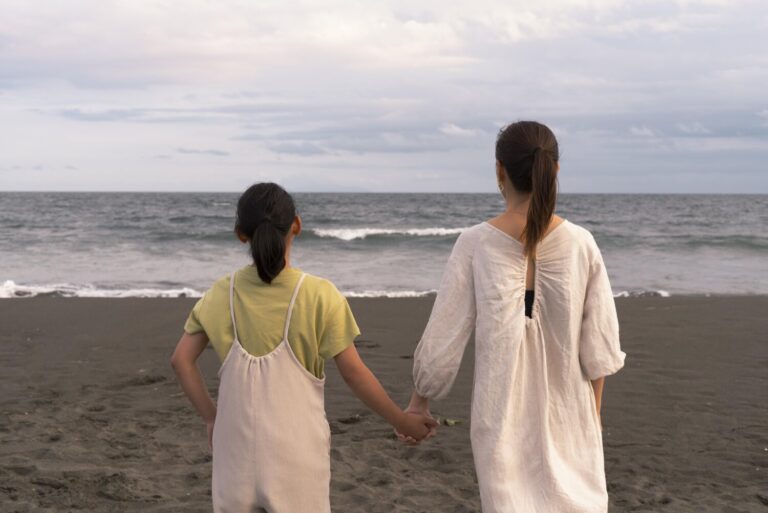 Unos 930 menores tutelados viven con familias de acogida en Canarias