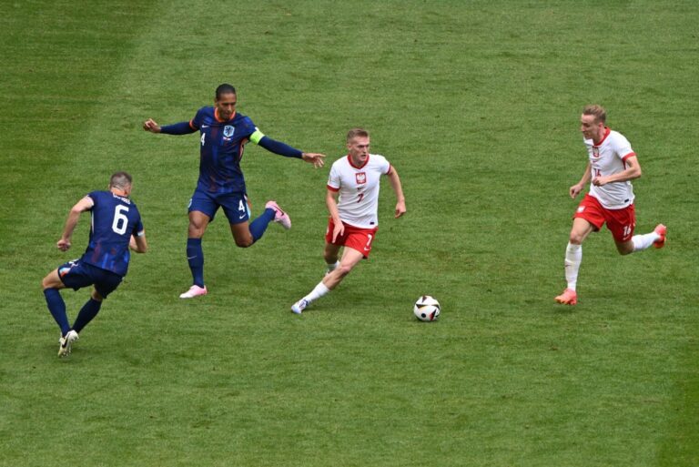 1-2. Nathan Aké guía a Países Bajos en su victoria ante Polonia