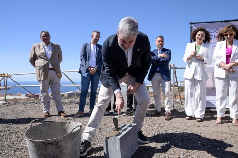 Colocada la primera piedra del edificio de servicios esenciales de Tenerife