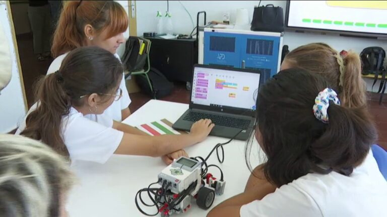 ‘En el mismo código’, inclusión social por medio de la programación y la robótica