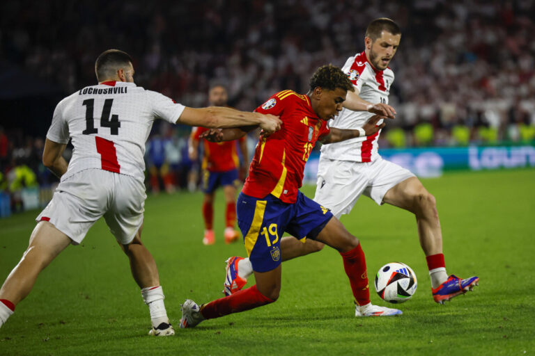 4-1. España remonta ante Georgia y pasa a cuartos