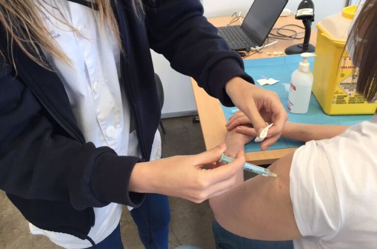 El brote de meningitis B en Fuerteventura está controlado pero no cerrado