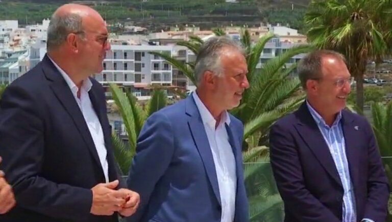 Ángel Víctor Torres garantiza las ayudas a la isla en su visita La Palma