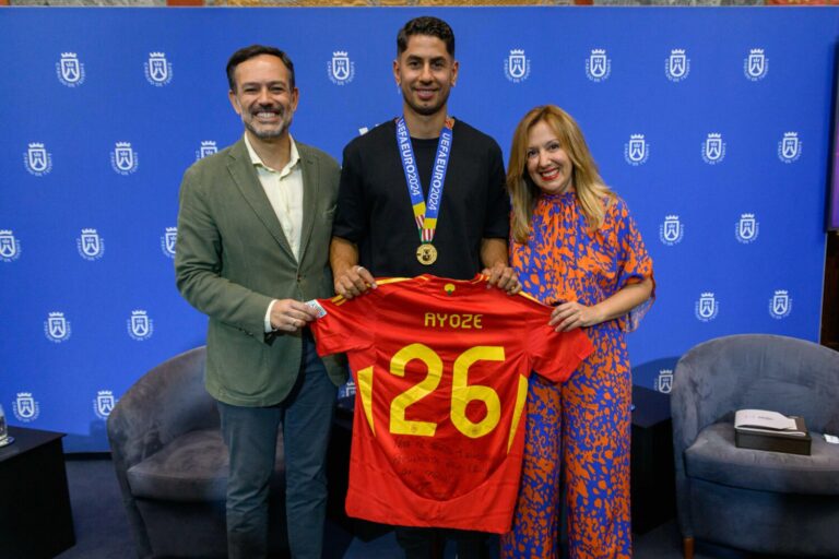 Los futbolistas Ayoze Pérez y Pedri serán Hijos Ilustres de la isla de Tenerife