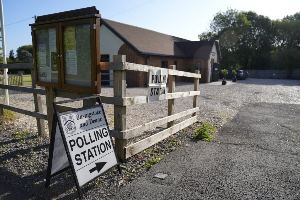 Reino Unido celebra elecciones 04 July 2024, United Kingdom, Belfast: A voting booth at the Agape Centre polling station in south Belfast ahead of polling stations opening in the UK 2024 General Election. Photo: Liam Mcburney/PA Wire/dpa 04/7/2024 ONLY FOR USE IN SPAIN
