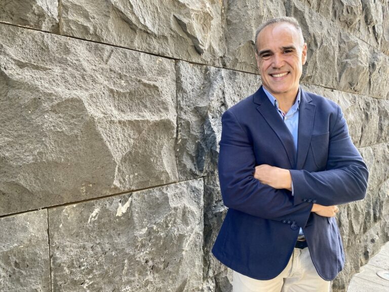 30 años del descuento para los viajes de los residentes canarios