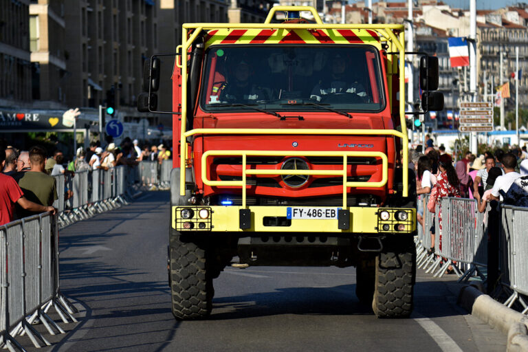 Al menos 7 muertos, entre ellos 3 niños, en el incendio de un edificio en Niza que pudo ser provocado
