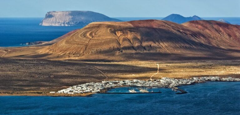 Pescadores y administraciones consensúan el censo de embarcaciones autorizadas en la Reserva de La Graciosa