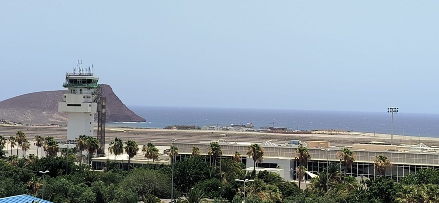 Un vuelo de Tenerife Sur a Liverpool regresa a la isla por una pelea a bordo entre 10 pasajeros