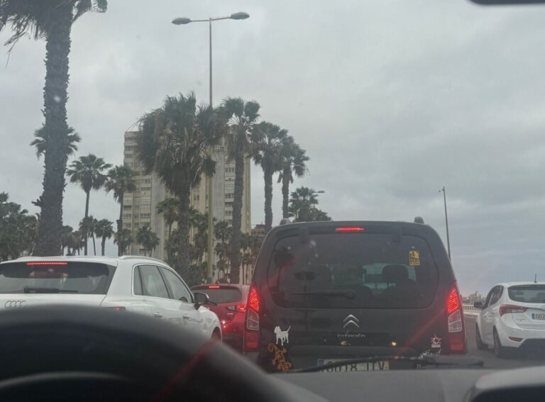 Una colisión múltiple provoca graves retenciones en la GC-1