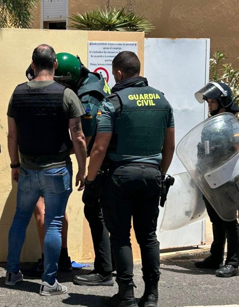 Un hombre detenido tras atrincherarse durante siete horas en su domicilio