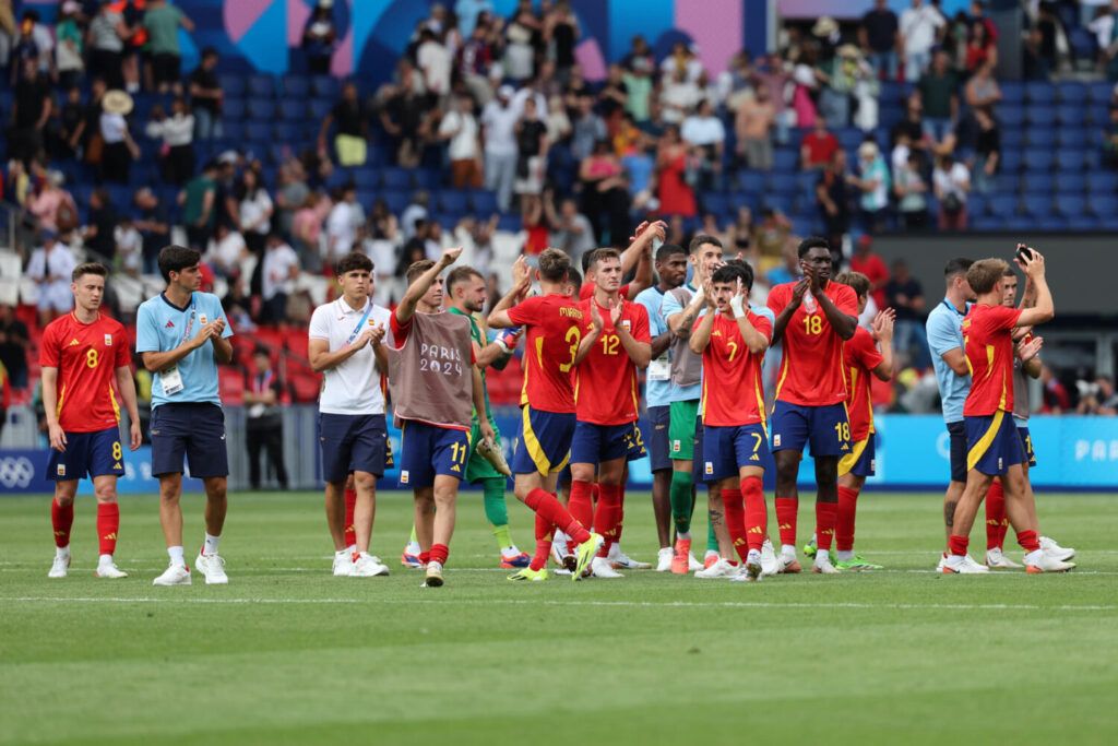1-2. España salva el debut con lo justo ante Uzbekistán